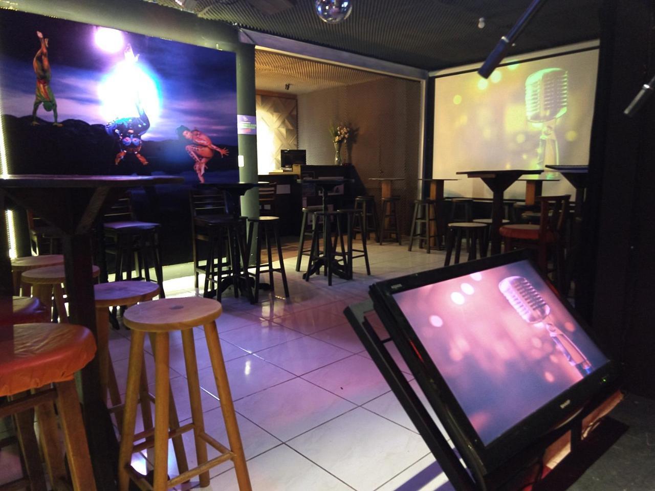 Kasa Bar E Karaoke Albergue